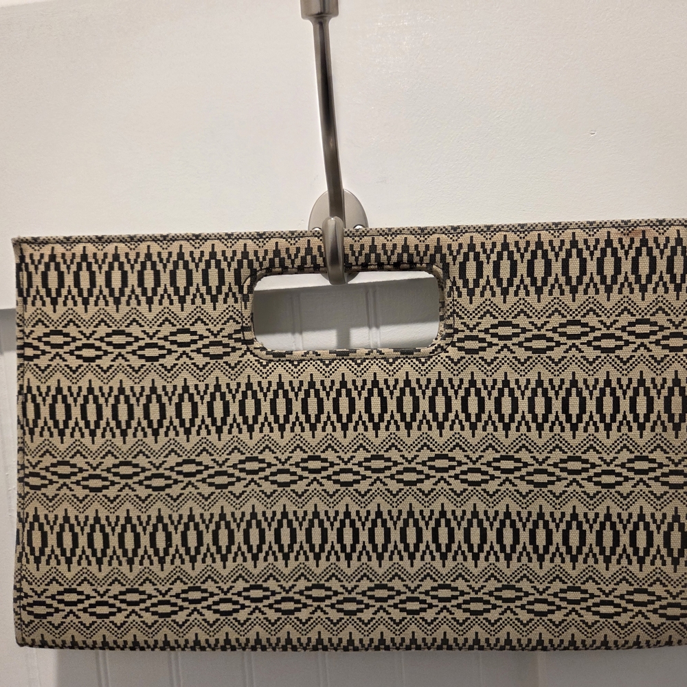 Geometric Pattern Clutch - Picture 2 of 6